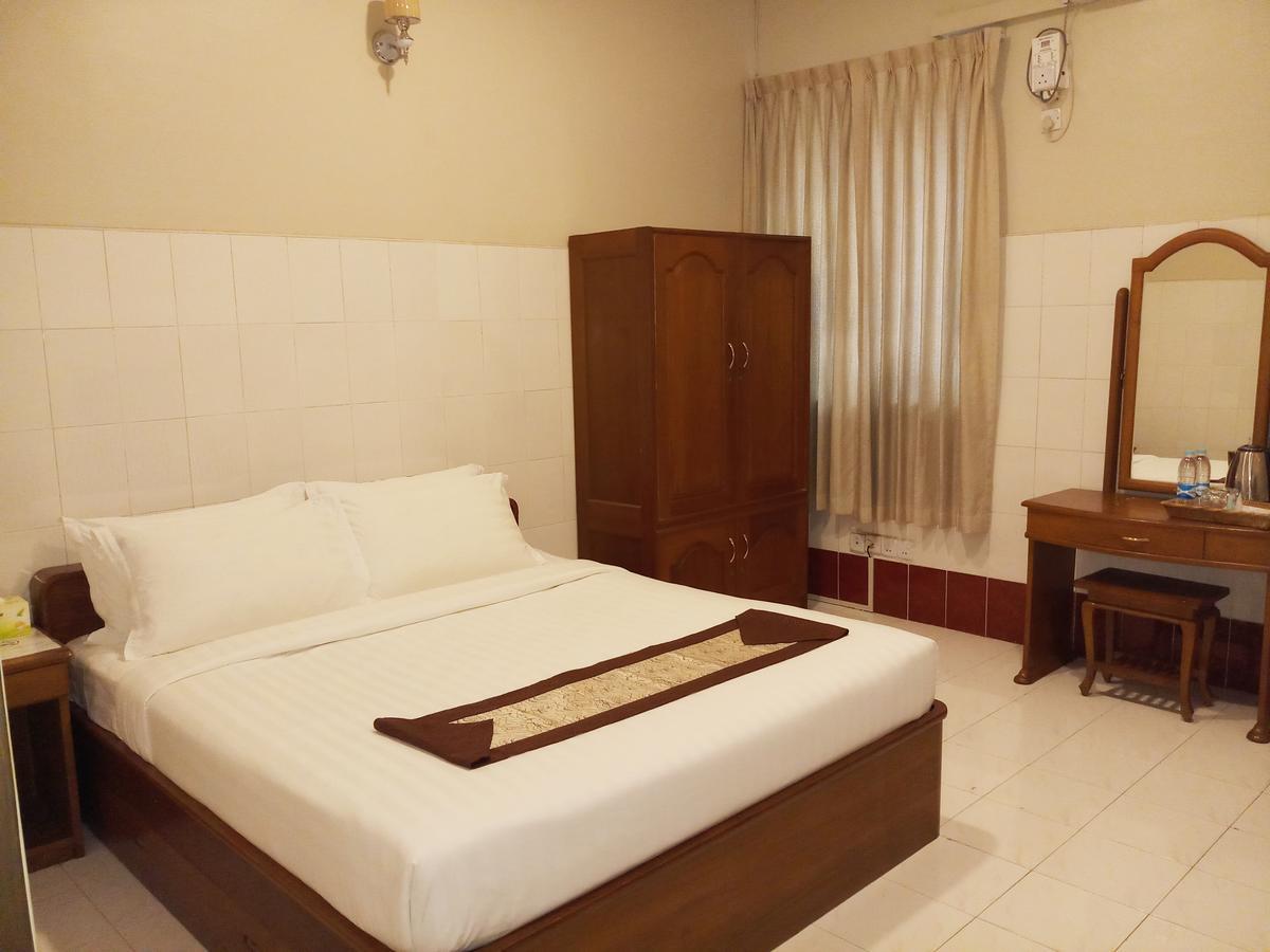 Ruby Garden Hotel Yangon Exterior photo